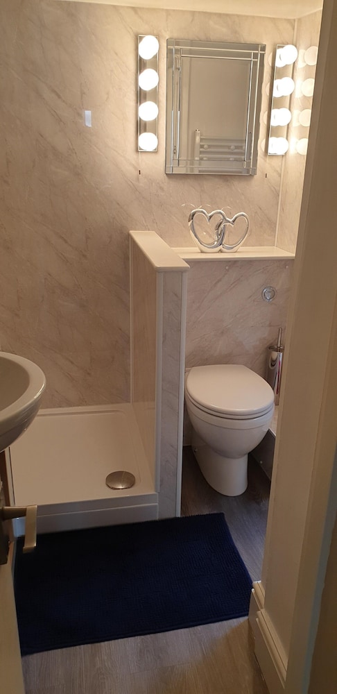 Seaview Apartment Sleeps 2 -patio -wifi -Tv