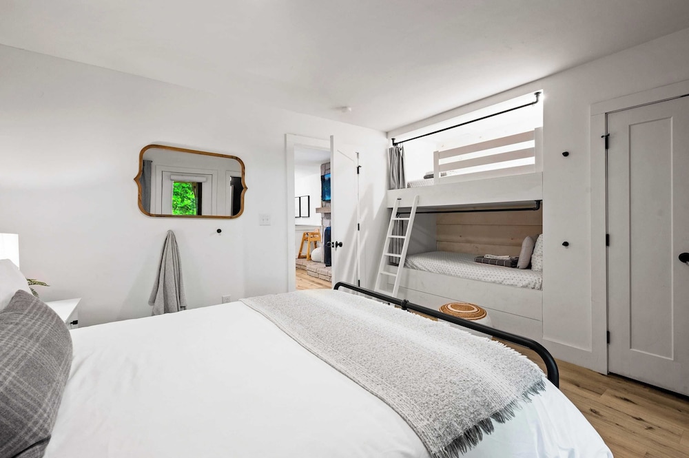 Firefly Mountain Suites Sleeps 36 Indoor Pool, Hot Tub, Game Room, Playground