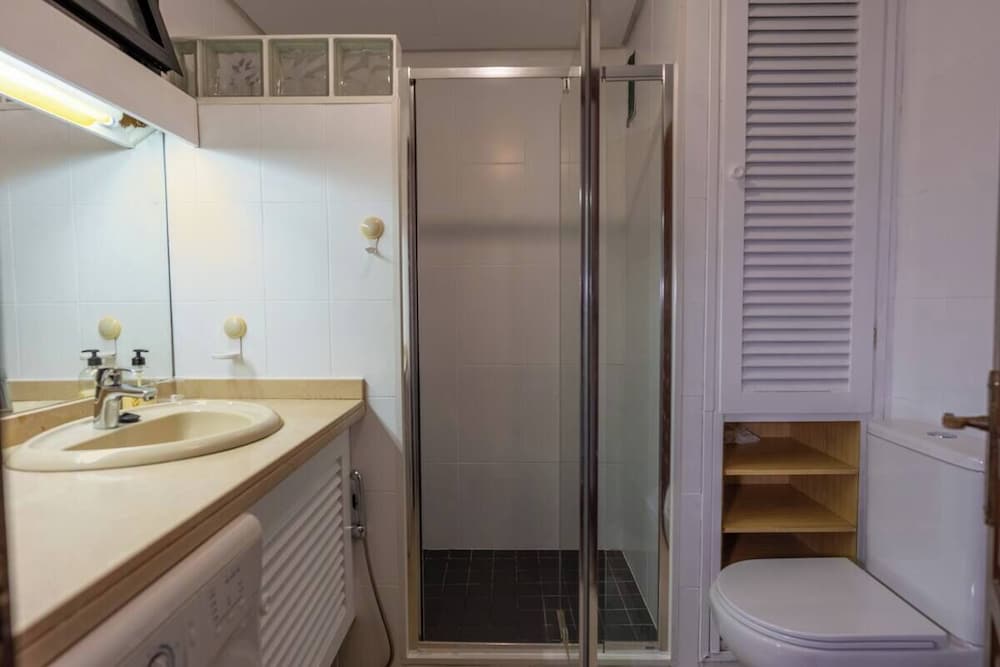La Casa Bonita - Modern 2BR Apt with Private Terrace. Pool Views