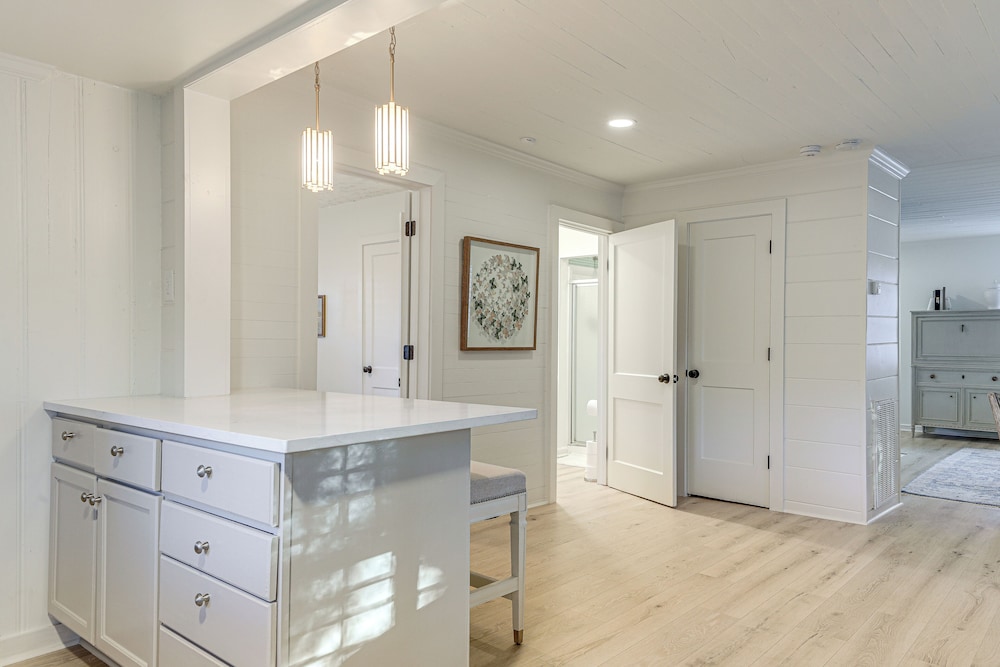 Walk Downtown & Canton Street: Roswell Retreat!