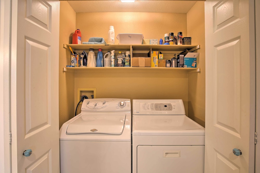 6 Mi to El Paseo: Gem w/ Pool Access! view 5