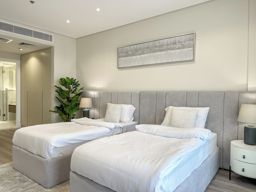 Resort Apartments - Royal Amwaj North