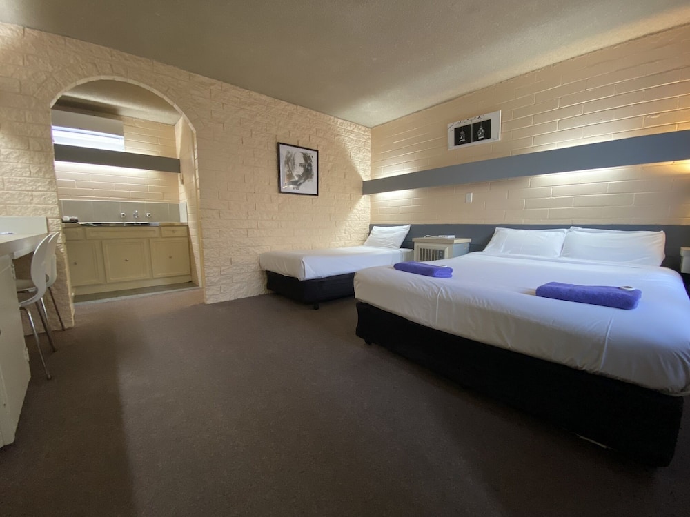 Mahogany Motel