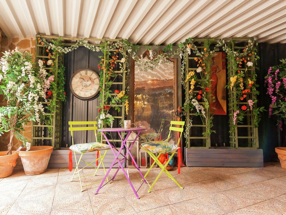 Elegant Holiday Home in Coubjours