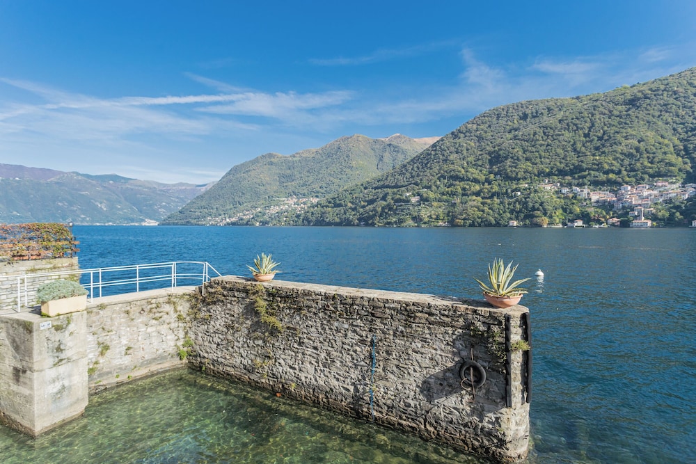 Your Private Harbour Nearby George Clooney by Rent all Como