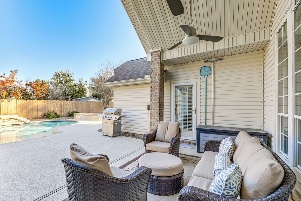9 Mi to The Domain: Spacious Pflugerville Haven!