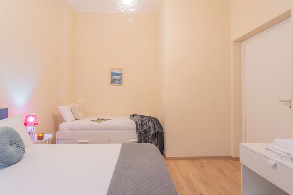 Simar Apartments nearby Como S.G. Train Station by Rent all Como