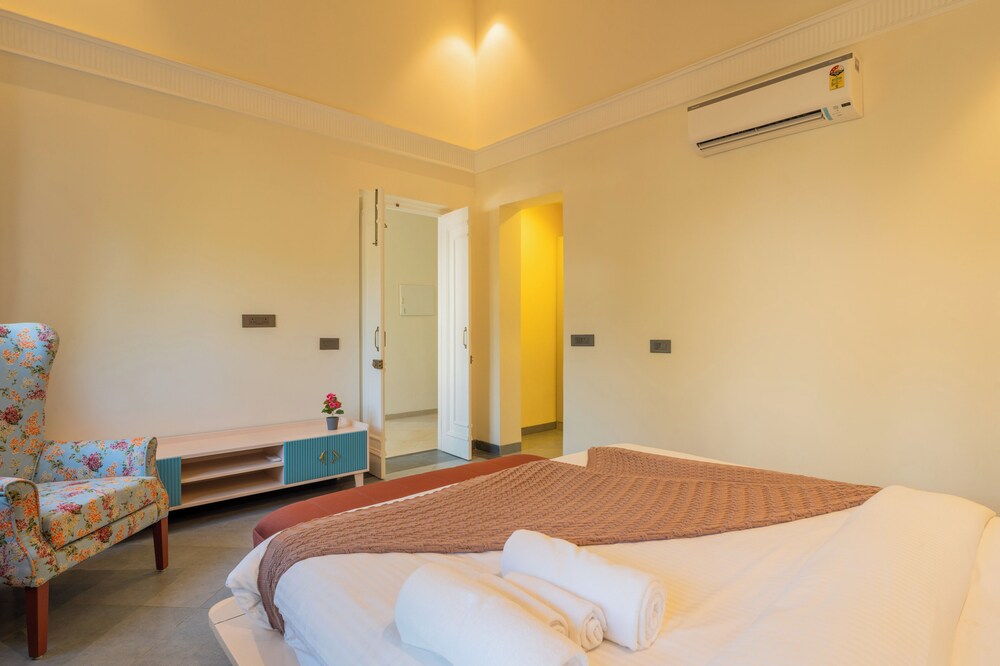 ELIVAAS Laguna Camellia | Luxe 4 BHK Villa Near Popular Beaches with Private Pool
