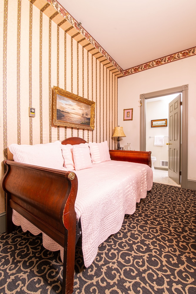 The Lafayette Inn