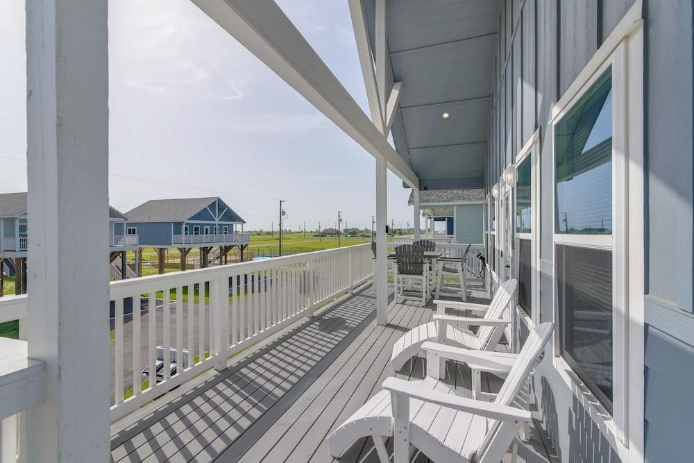 Deck & Patio: Recently Built Bolivar Peninsula Gem