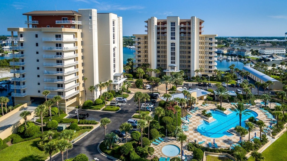 Harbor Landing 201a 3 Bedroom Condo by RedAwning
