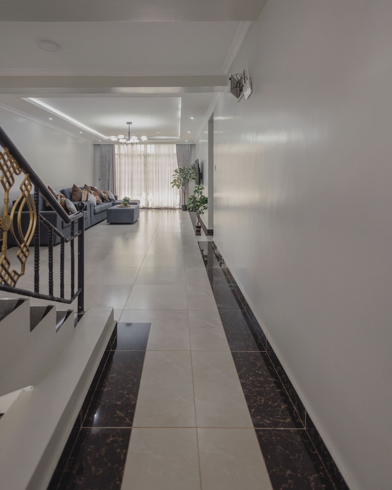 Skyhut Boutique House