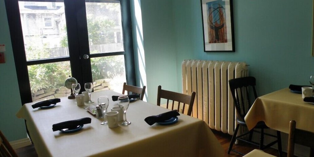 Frontenac Club Inn