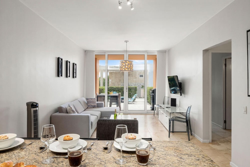 Ground Level Condo 2BR 2BA w Pool Access Gym