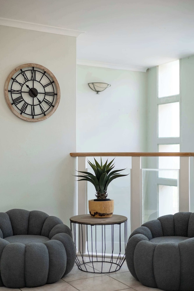 Beachfront Villa Sea Breeze ,hout Bay