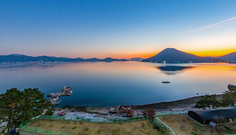 Geoje Daesan Oceanview Spa Pension view 4