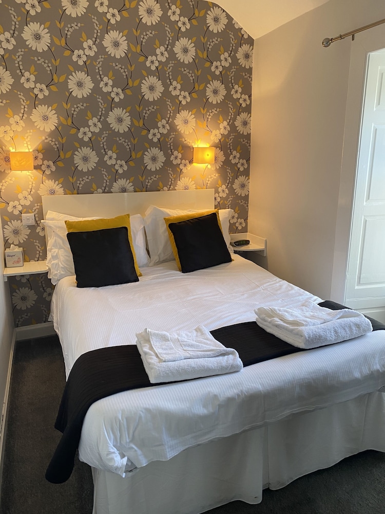 The Kings Arms Hotel view 4
