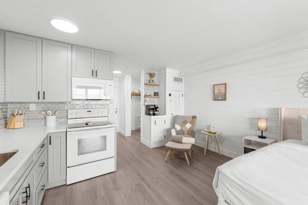 Renovated Beach Front Ocean View Condo TOG 321