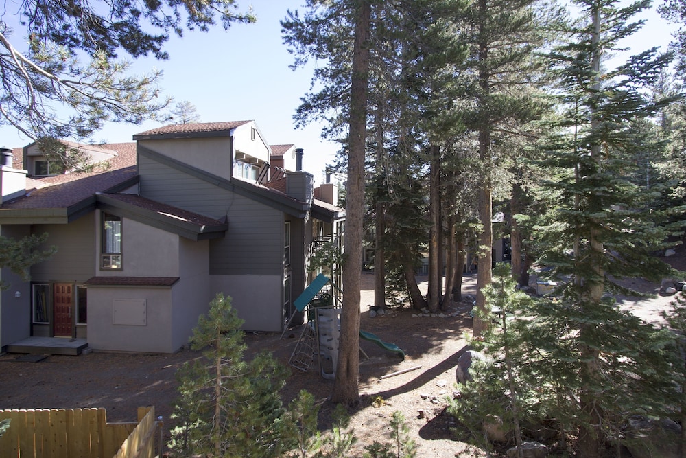 Hotel St. Anton Wooded View 1-bedroom Condos w/ Complimentary Hot Drinks - Image 1