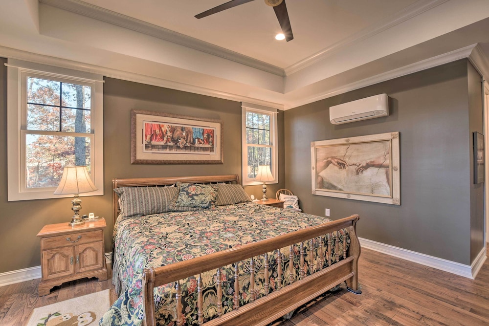 Lake Keowee Cottage w/ Deck & Private Dock! view 2