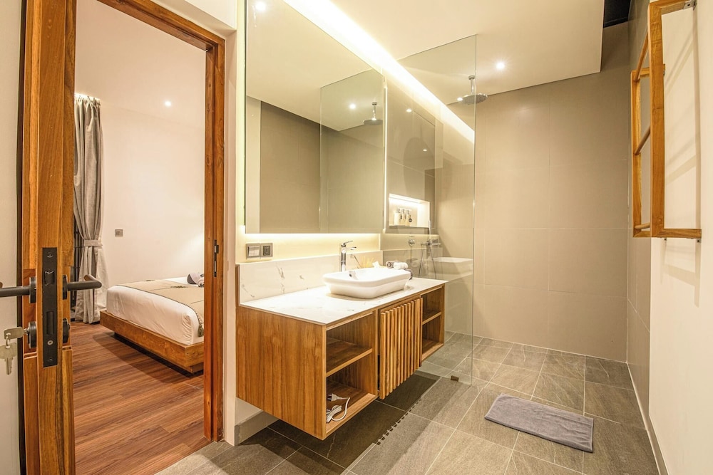 Elegant 6BR Canggu Retreat Just 400m to the Ocean