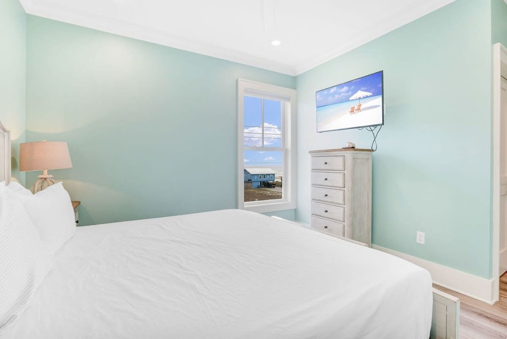 Porpoise-full Life Spacious Beach Home w Pool