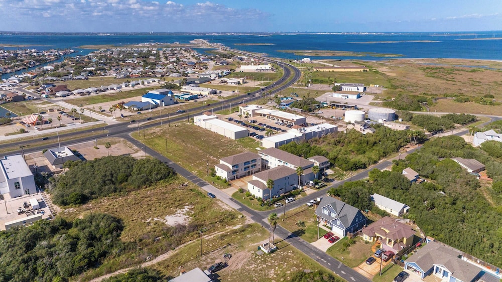 Coastal Townhouse TX Retreat!