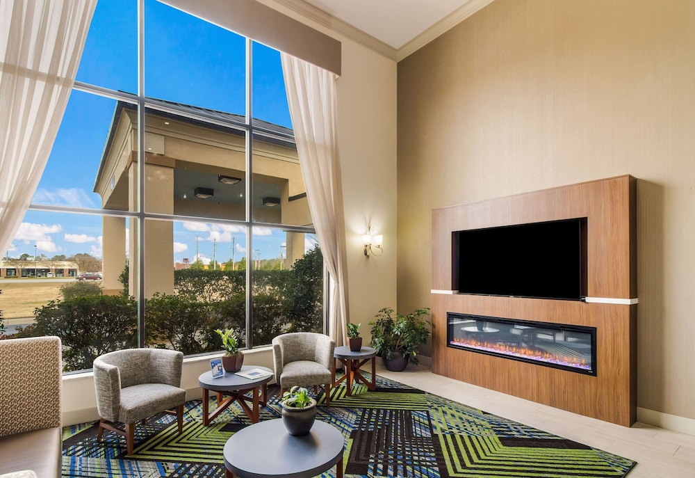 New Bern Vacations - Clarion Pointe New Bern - Property Image 4