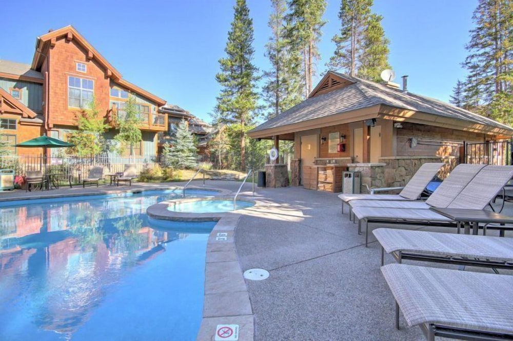 Ski-in Mountain Thunder Lodge 2 Bedroom Condo