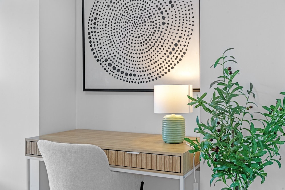 Modern Southbank Parklands Apartment Retreat