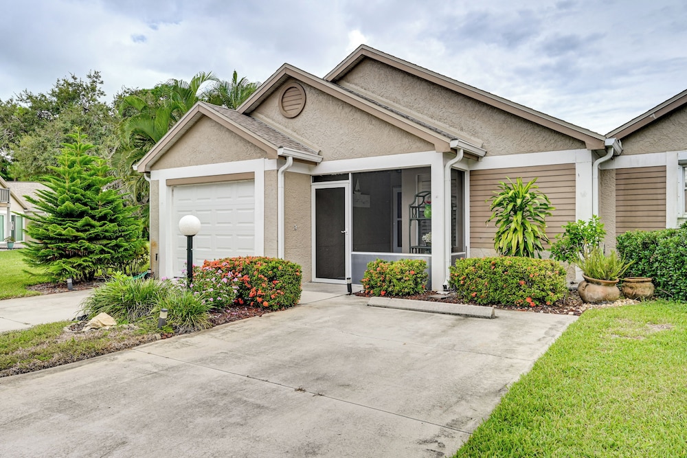 Extended Stay in Estero: Townhome w/ Lake Views!