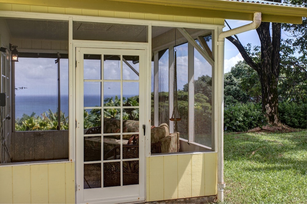 Hamakua Pukana La Hale 3 Bedroom Home by RedAwning view 4