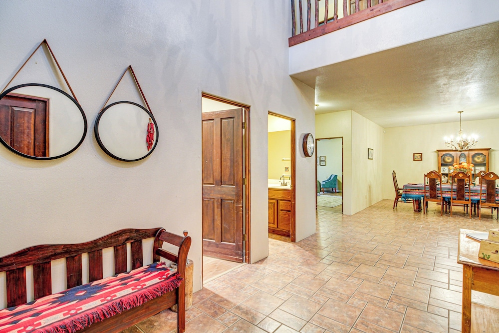 Stunning Sandia Mtn Views: Rio Rancho Retreat