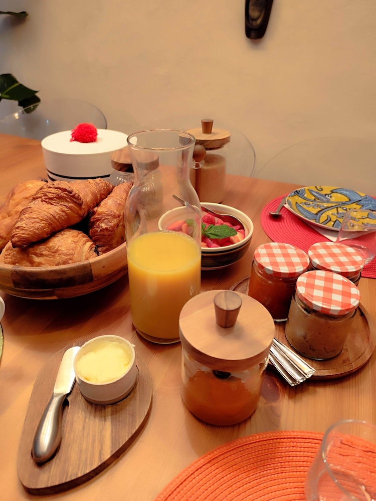 Les Grands Cyprès - chambres d'hôtes, bed and breakfast