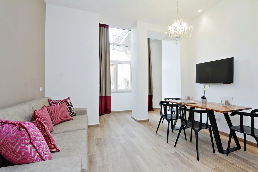 Rm-h501-pale6h3 Monti Apartments - M12