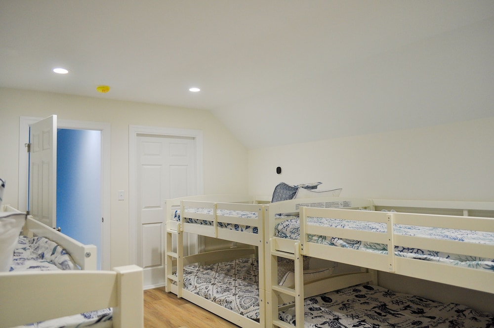 Anchors Aweigh by Topsail Realty