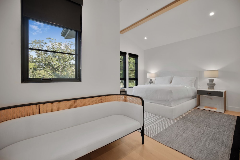 Kraft Villa - Luxury Living Redefined w/ Pool