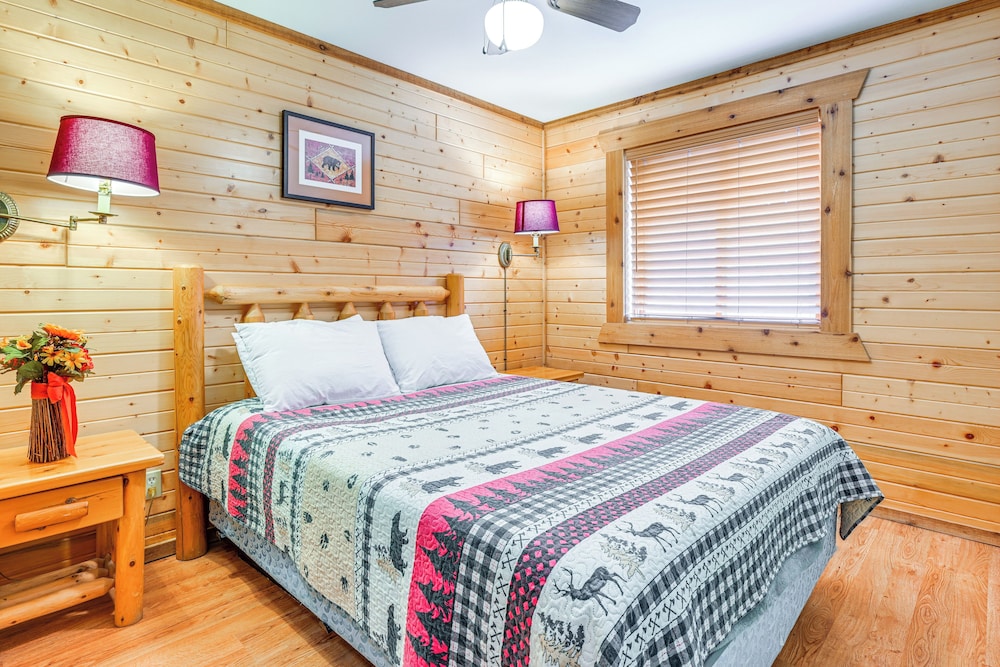 Three Bears Resort Home w/ Perks + Outdoor Spots!