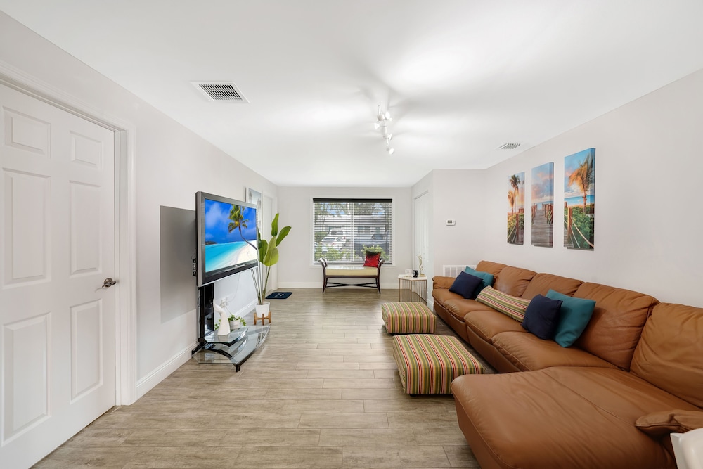 Sunny Waterside A in Dania Beach