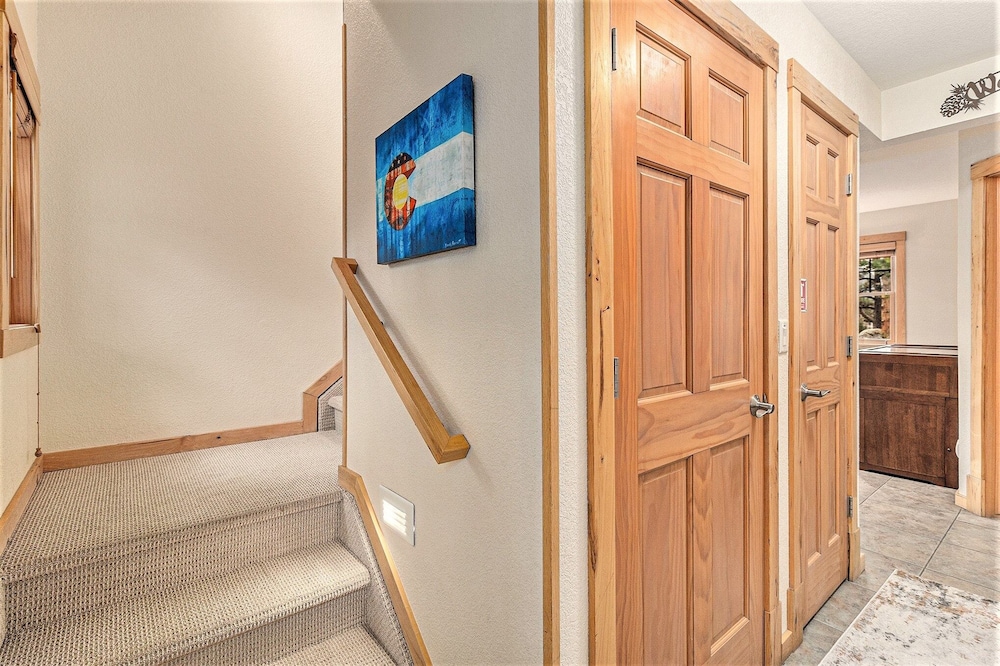 Solitude Beaver #3 - Estes Park 2 Bedroom Condo by RedAwning