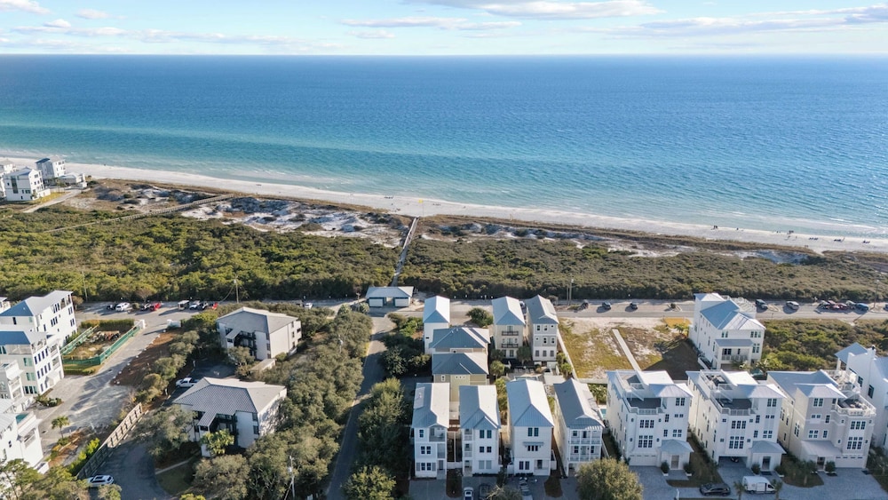 The Palmetto Blue by Avantstay Steps to Beach, Ocean Views