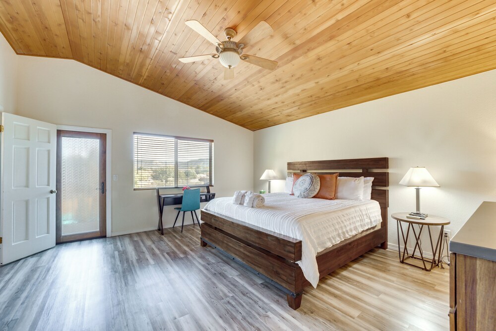 Castle Rock Views: Sedona Retreat w/ Hot Tub!