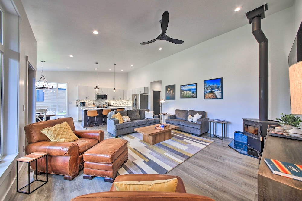 Elegant Priest Lake Townhome  1 Mi From Lake - Property Image 17