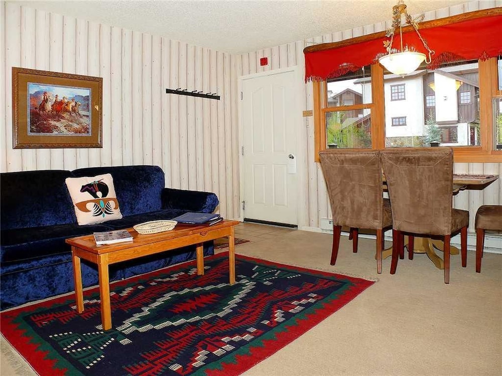 Ski Trail Condominiums by Mountain Resorts view 5