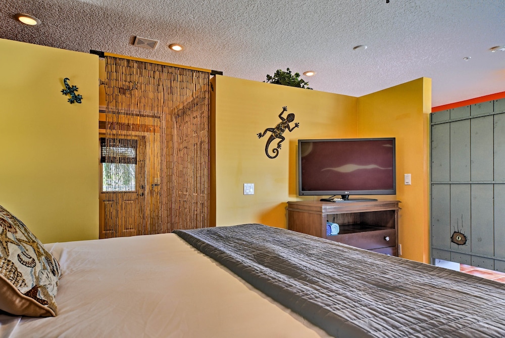 Vibrant Condo - Walk to Indian Rocks Beach!
