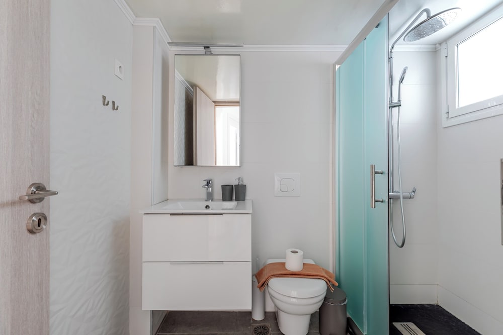 Arco - 2-BR Apt in the Heart of Athens