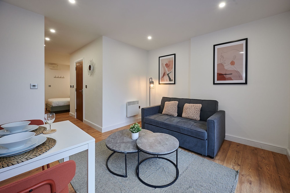 Host Stay Deluxe Studio for Two Sevenstay Apartments