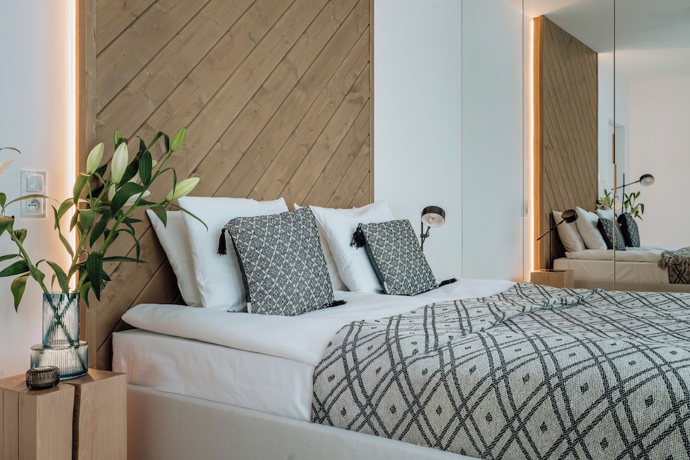 Crystal Pine Spa - LoftAffair Collection