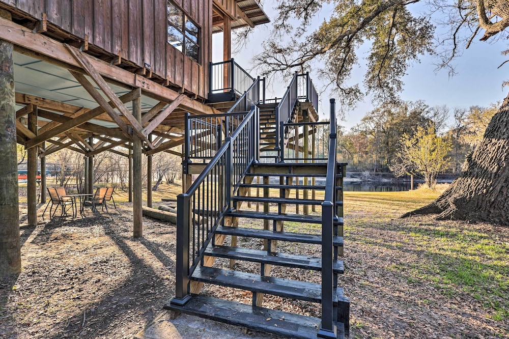 Renovated Fort White Retreat w/ River Access! - Property Image 12