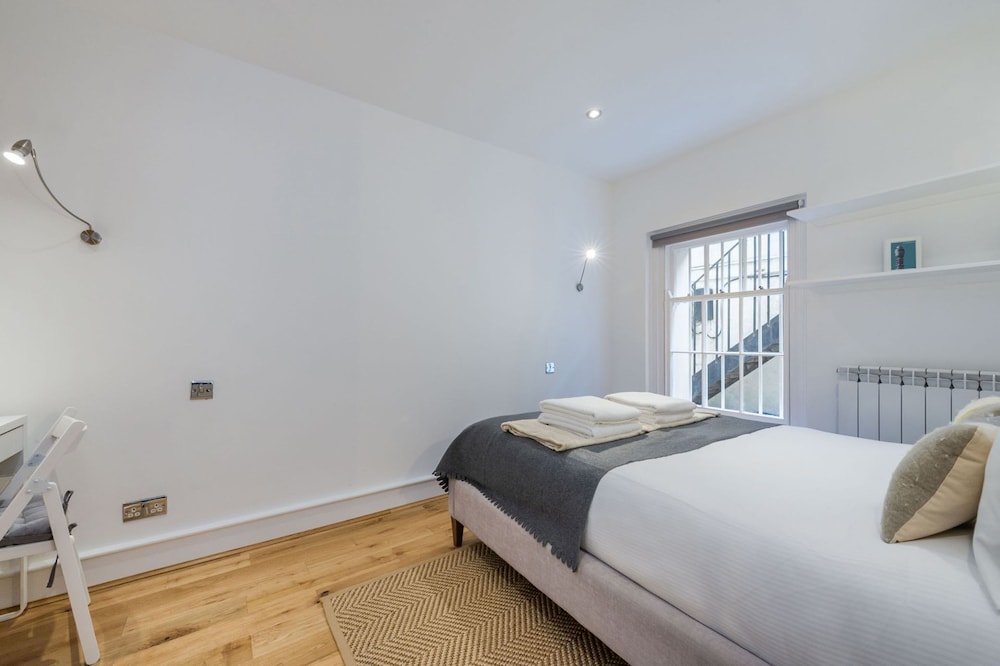 Regency Residences - Fitzrovia - by Frankie Says